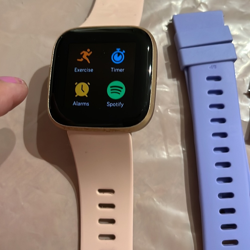 FitBit Versa 2 Rose Gold - Picture 3 of 5